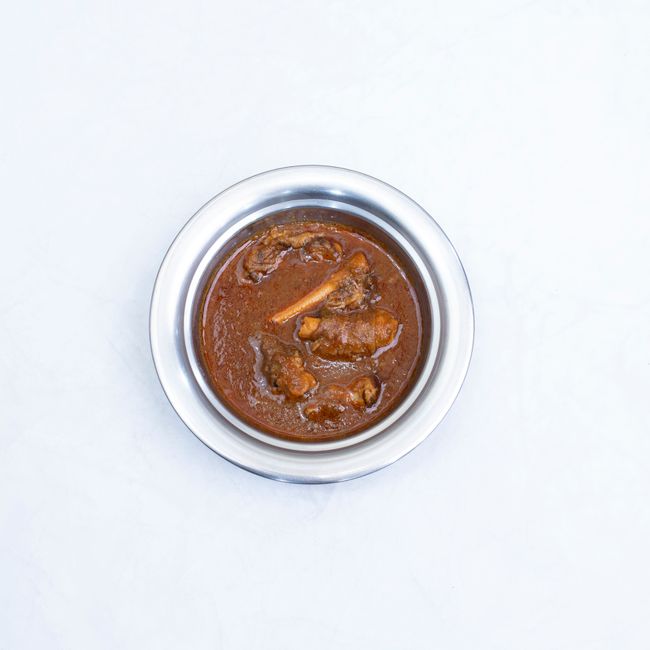 Plat de mafé mijoté, cuisine sénégalaise traditionnelle
